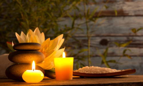 Aromatherapie - die duftende Welt der Öle: Foto: © Lukas_Gojda / shutterstock / #137368208