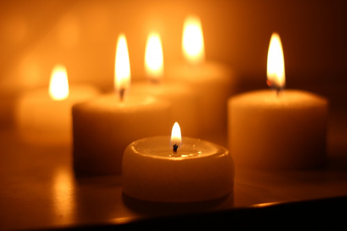 Kerzenmagie - die Kraft der Kerzen für sich nutzen: Foto: © MarySan / shutterstock / #219439102